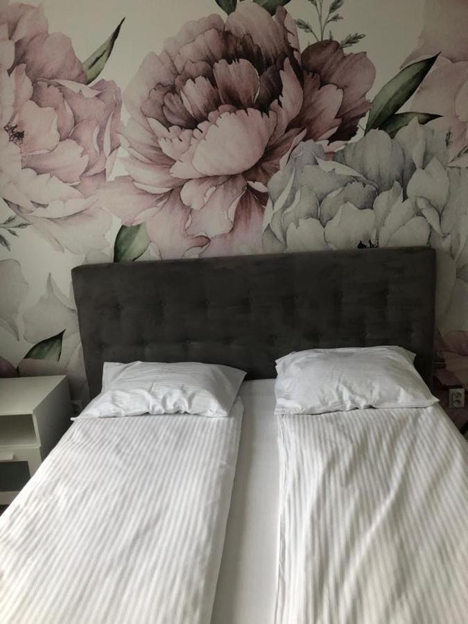 Apartament Rodzinny Z Ogrodkiem กดัญสก์ ภายนอก รูปภาพ