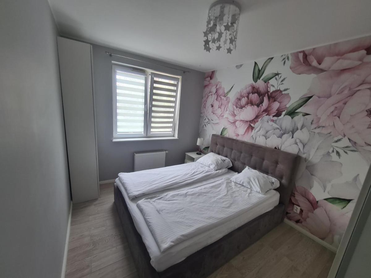 Apartament Rodzinny Z Ogrodkiem กดัญสก์ ภายนอก รูปภาพ
