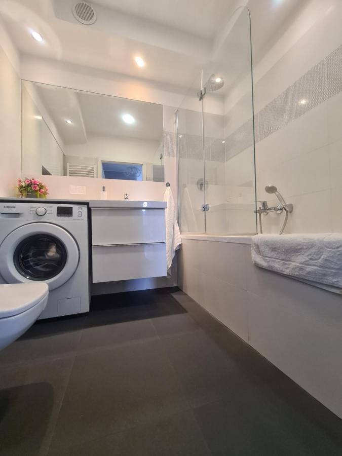 Apartament Rodzinny Z Ogrodkiem กดัญสก์ ภายนอก รูปภาพ