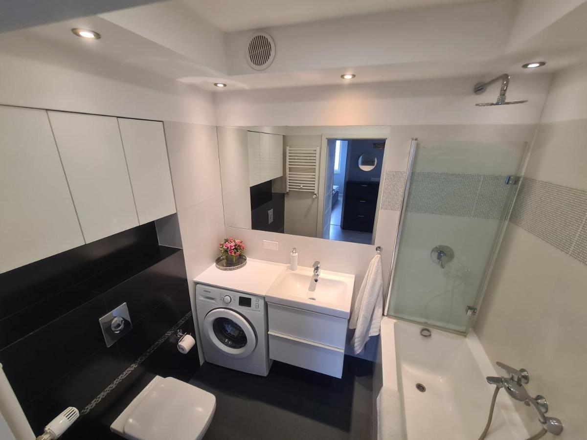 Apartament Rodzinny Z Ogrodkiem กดัญสก์ ภายนอก รูปภาพ
