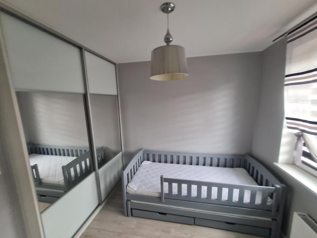 Apartament Rodzinny Z Ogrodkiem กดัญสก์ ภายนอก รูปภาพ