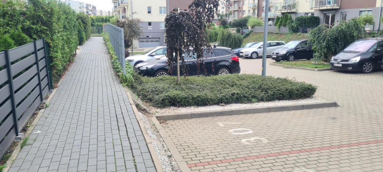 Apartament Rodzinny Z Ogrodkiem กดัญสก์ ภายนอก รูปภาพ