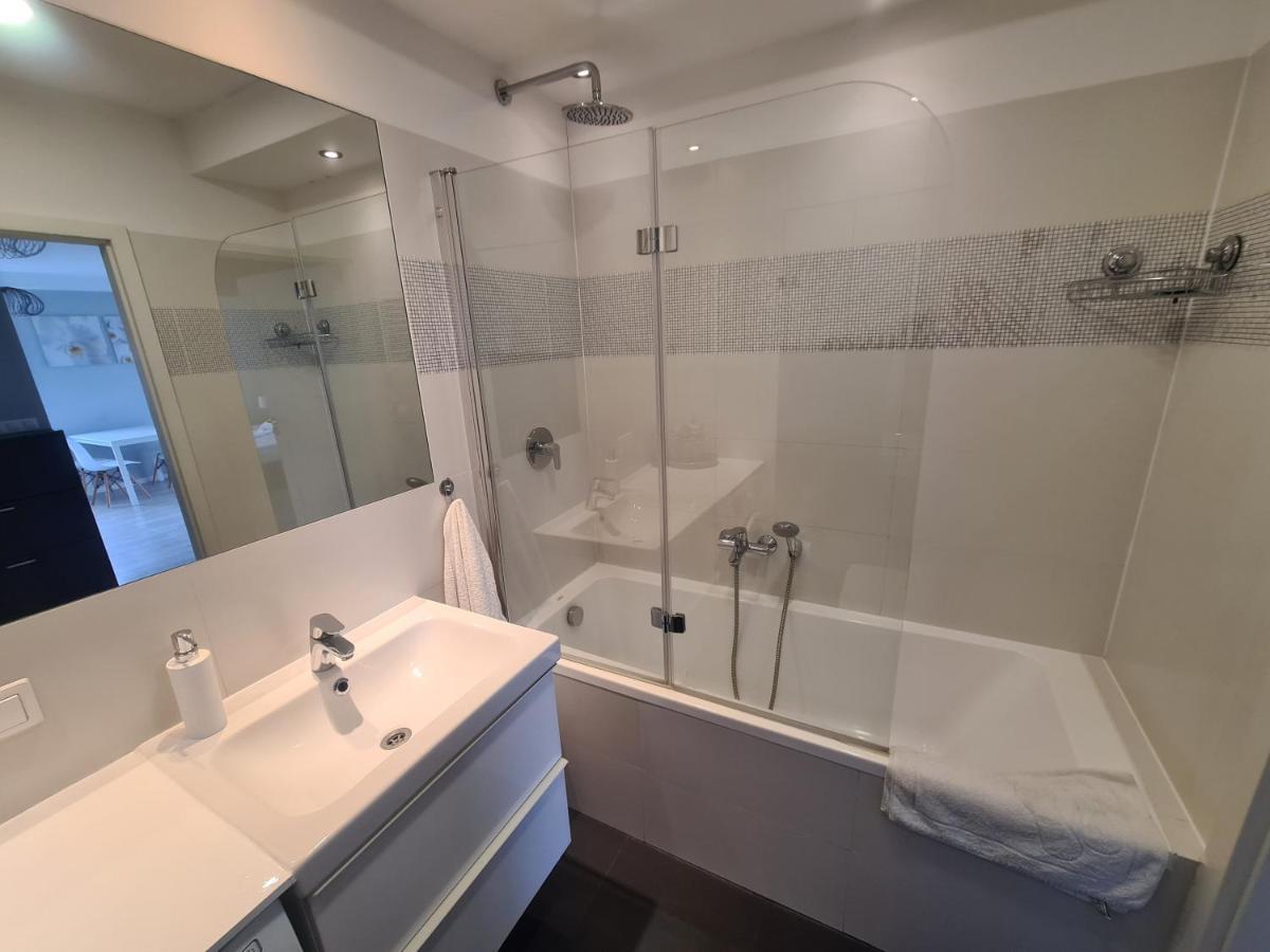 Apartament Rodzinny Z Ogrodkiem กดัญสก์ ภายนอก รูปภาพ