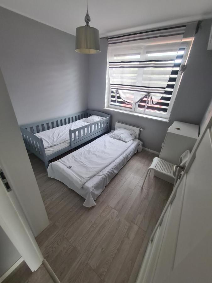 Apartament Rodzinny Z Ogrodkiem กดัญสก์ ภายนอก รูปภาพ